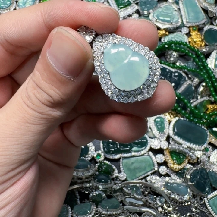 翡翠未镶嵌颈饰天然A货翡翠放漏