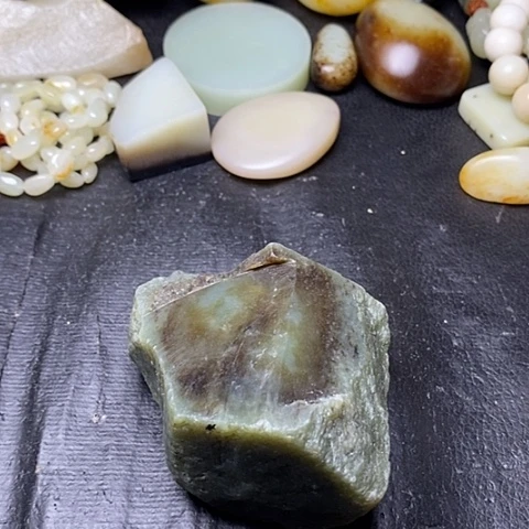 未镶嵌和田玉摆件