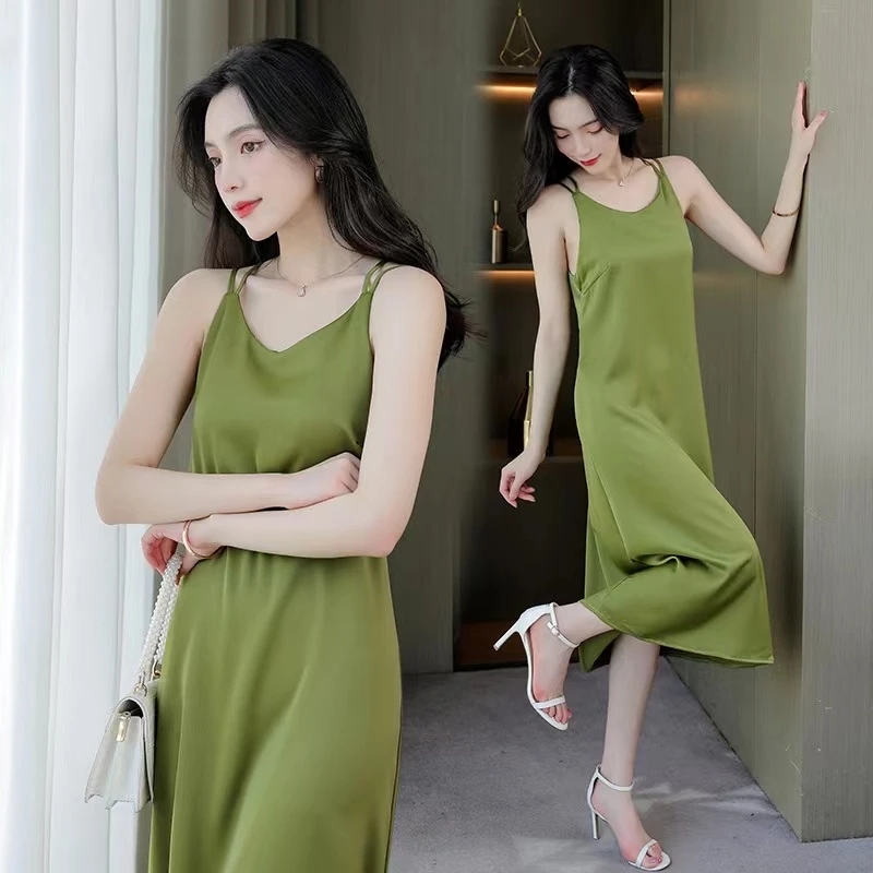 2025年夏季新款女士吊带缎面垂感连衣裙显瘦纯色吊带裙气质长裙
