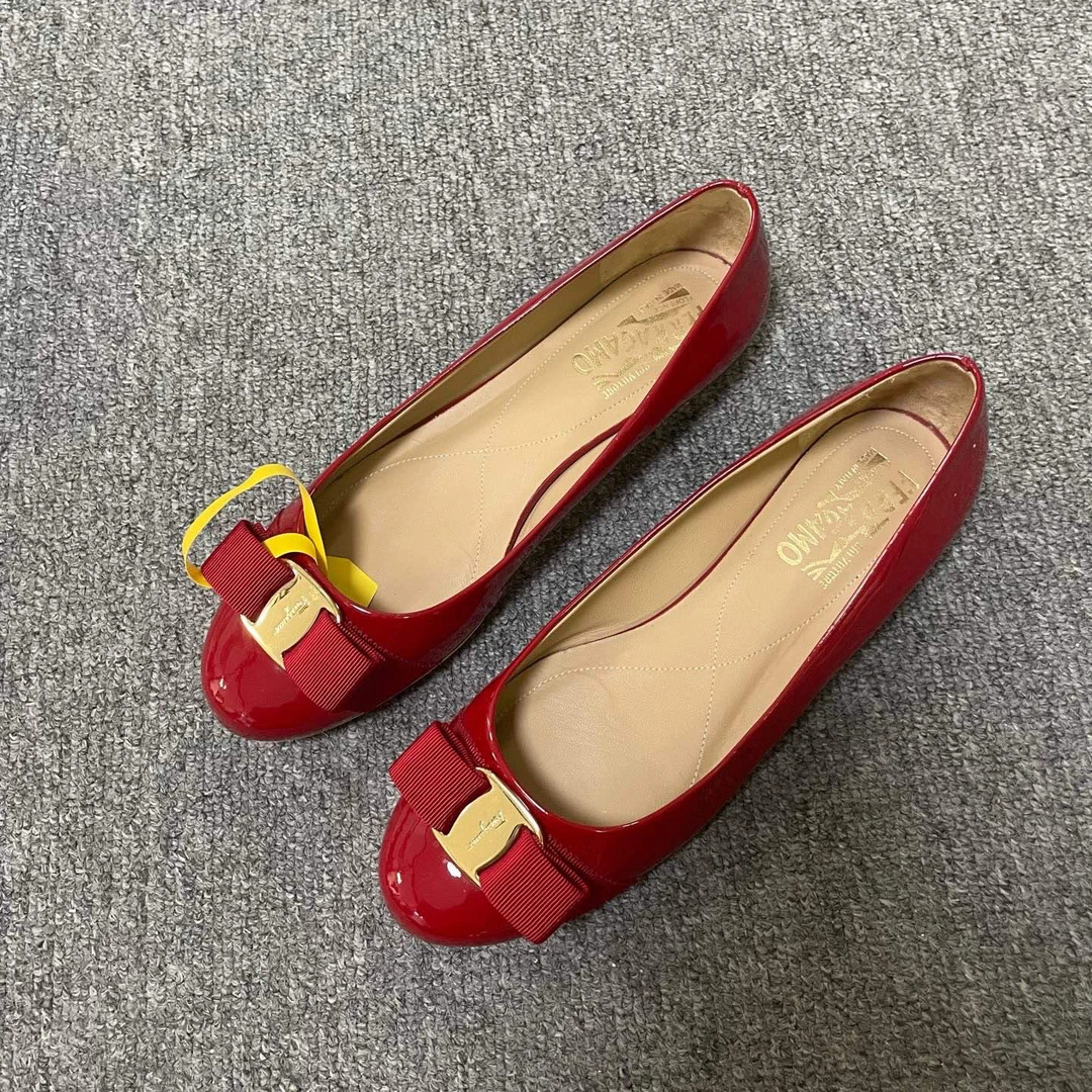 95新 FERRAGAMO/菲拉格慕 Varina 蝴蝶结休闲单鞋  38码/11940