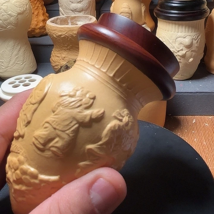 小心翼翼在背后对别人