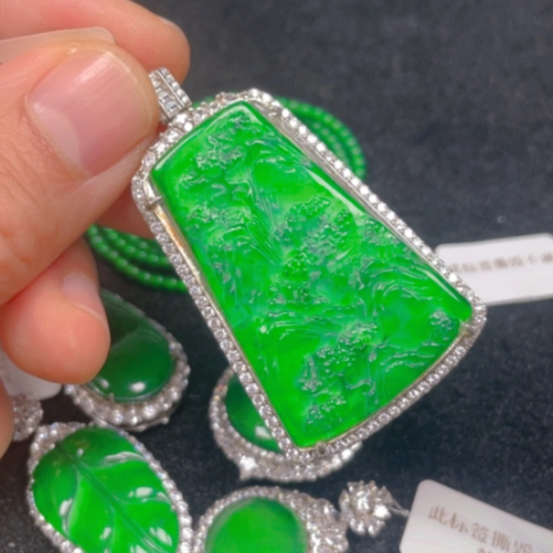 【闪购商品】颈饰银S925镶嵌翡翠吊坠