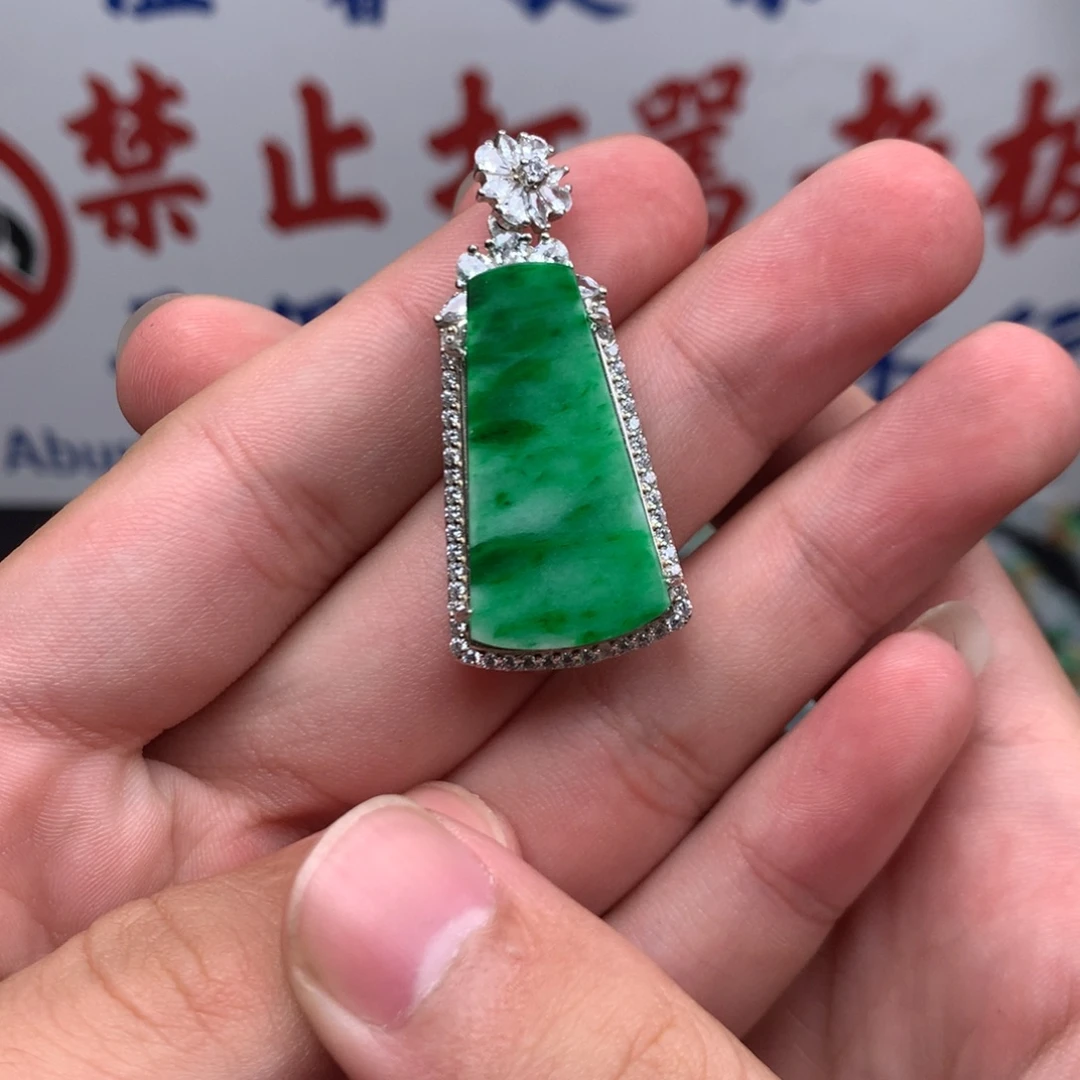 翡翠未镶嵌挂件你是