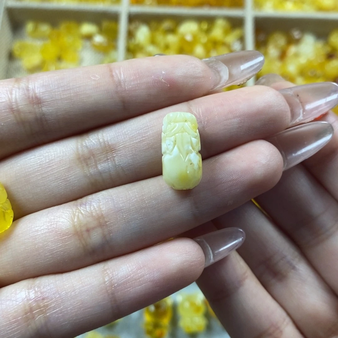 琥珀裸石未镶嵌可*儿貔貅