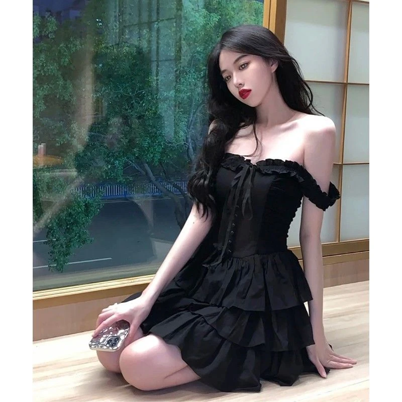 夏季女赫本风小黑裙子收腰显瘦小众性感一字肩短款黑色吊带连衣裙