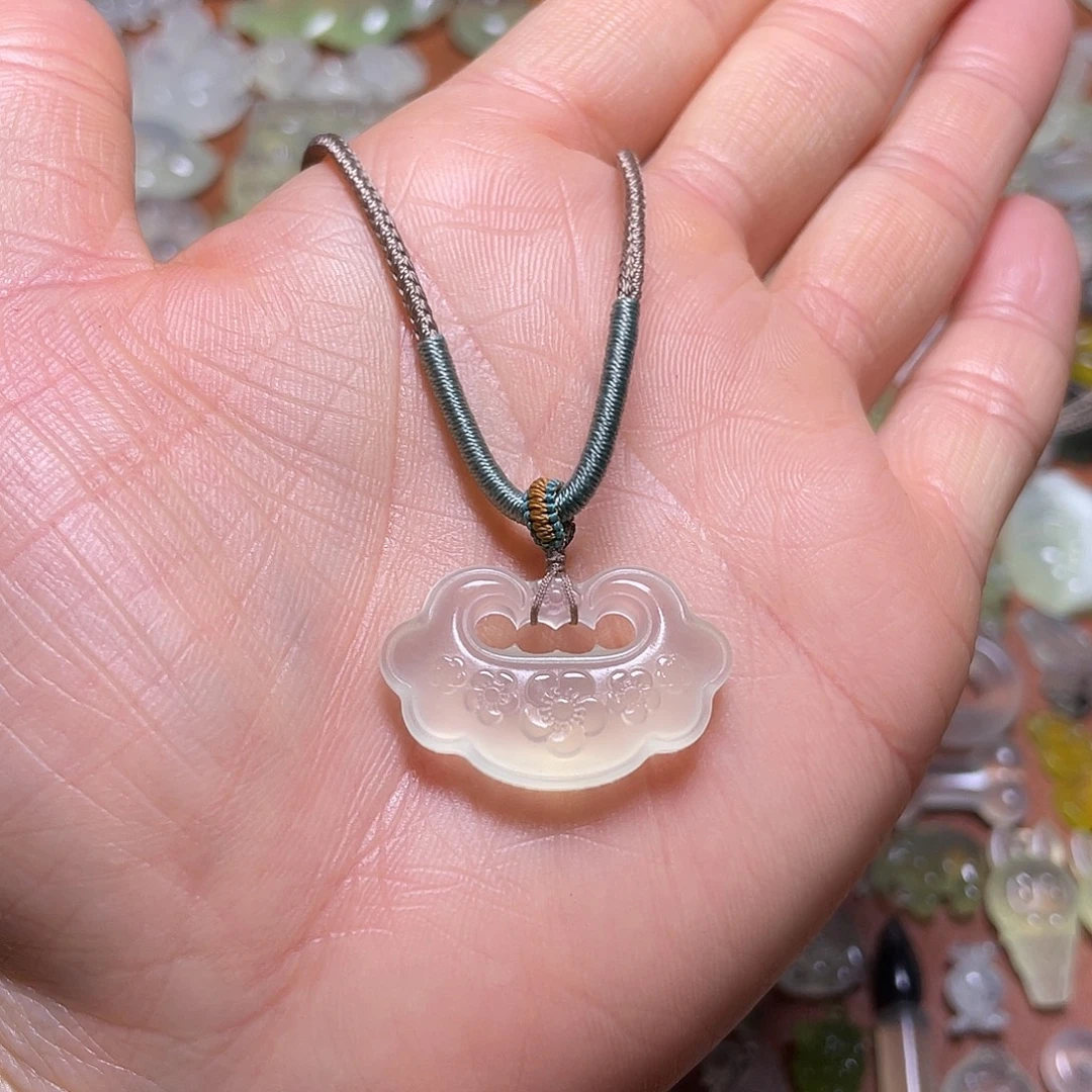 蛇纹石玉未镶嵌吊坠