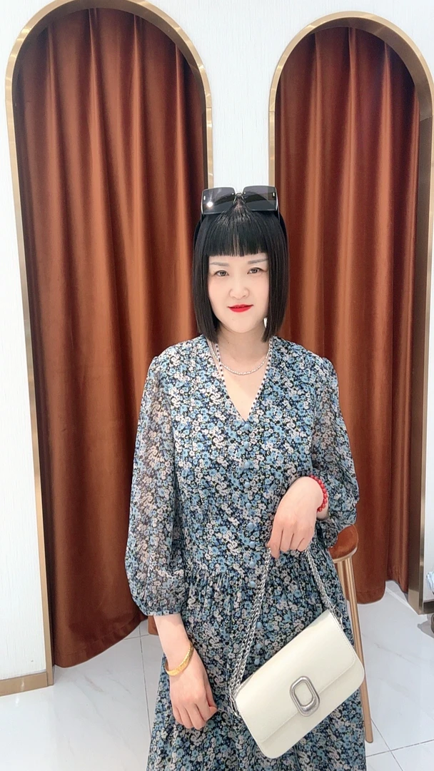 《老郭说穿搭》金2025时尚连衣裙