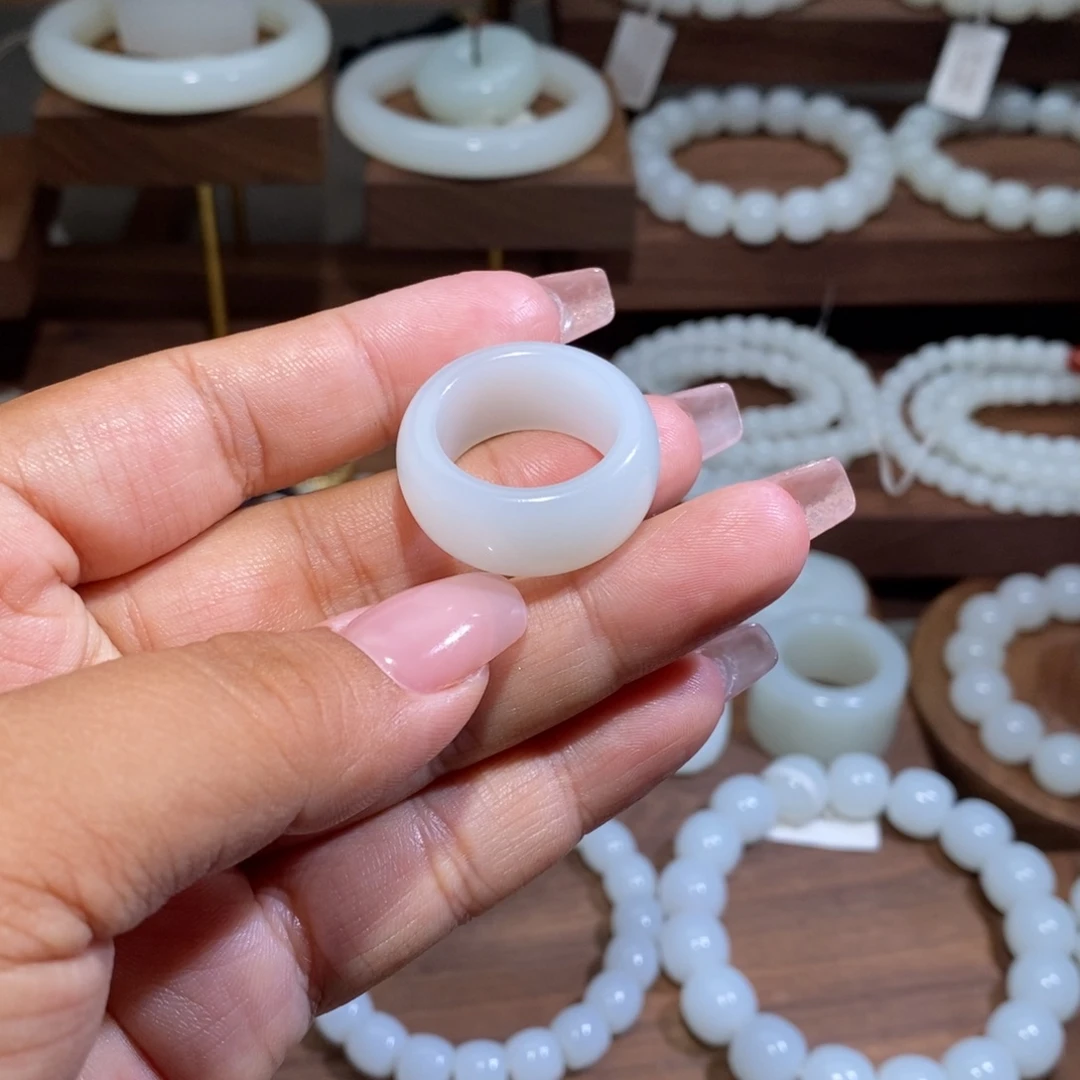 乖***喵和田玉未镶嵌手链