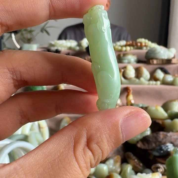 颈饰未镶嵌和田玉（糖玉）