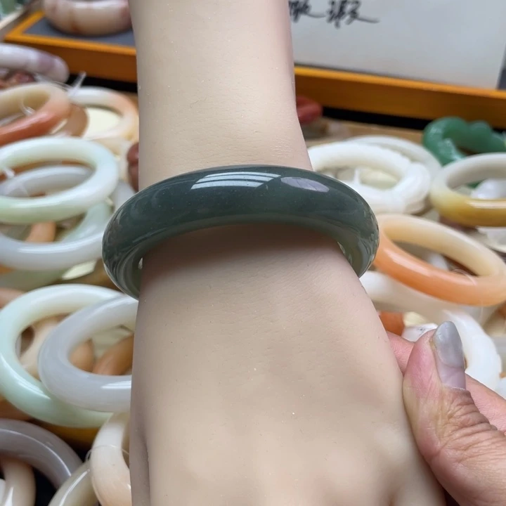 未镶嵌石英岩玉珠宝奇石你***?