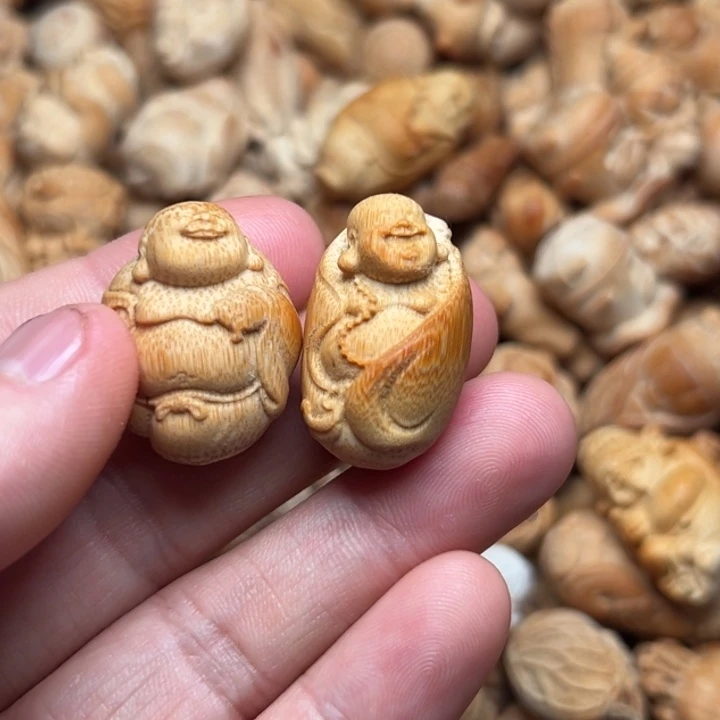 福***叔实心竹雕刻手把件