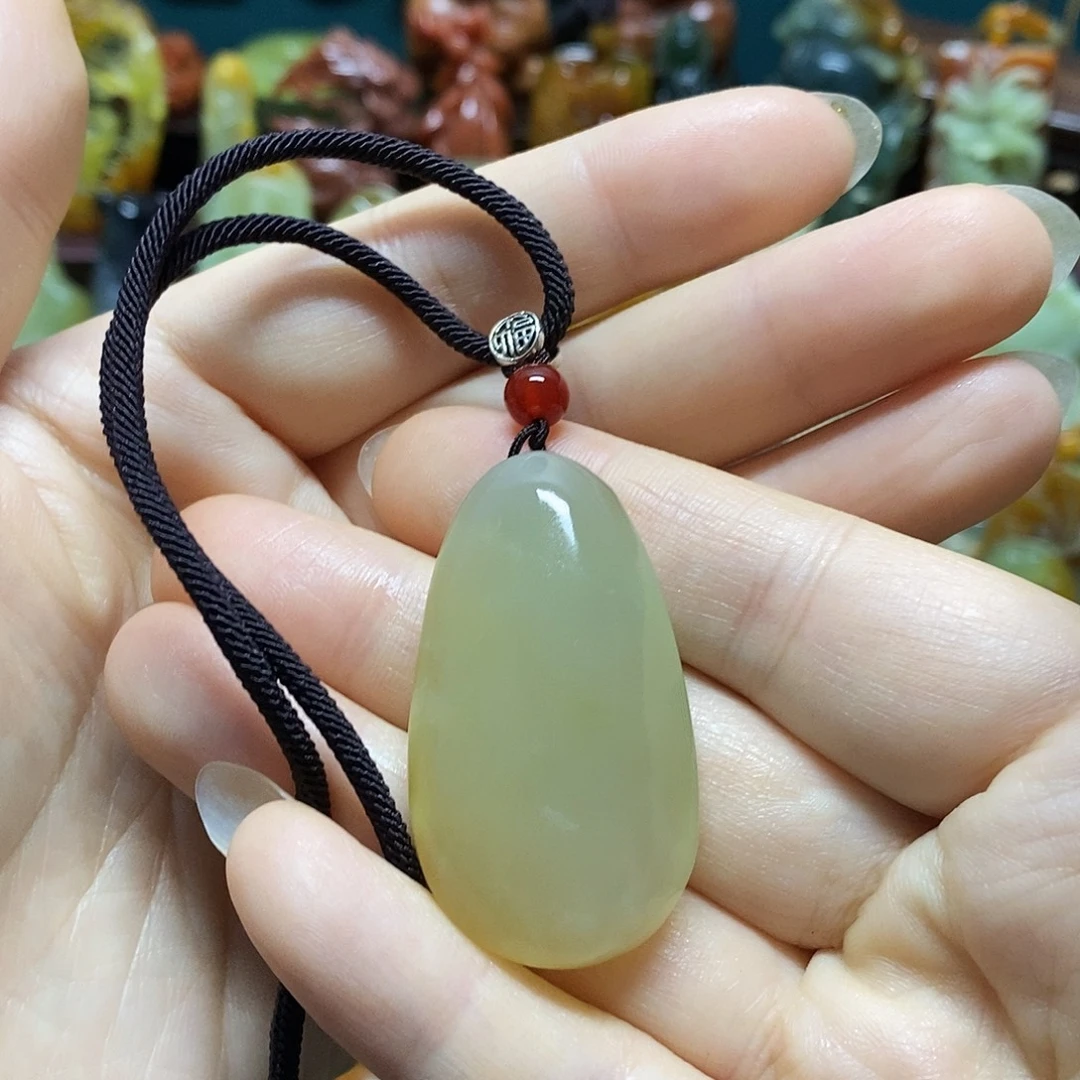 岫玉未镶嵌吊坠(赠链)