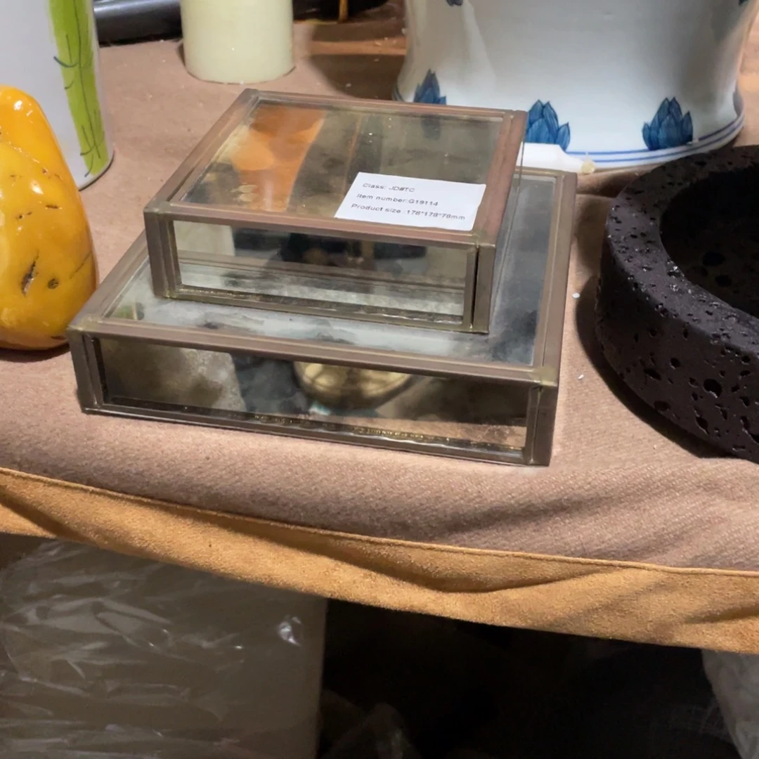 陶瓷花瓶，仿真绿植。