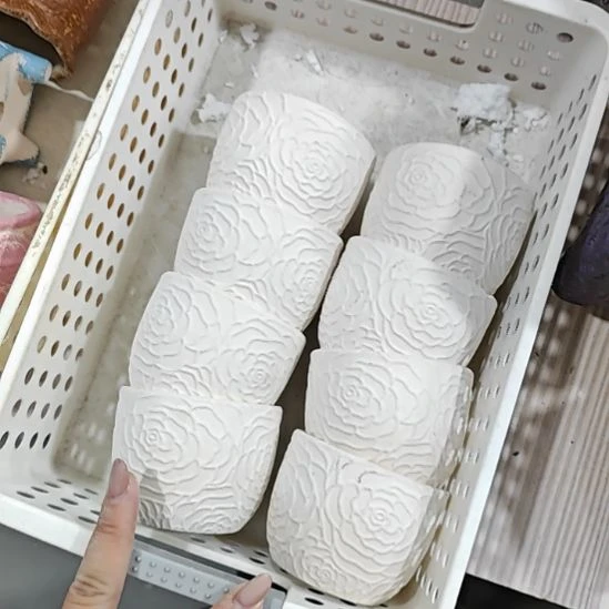 当场凑满15发货，不凑不发，花盆盆口不方不圆有针孔黑点矿点是正常