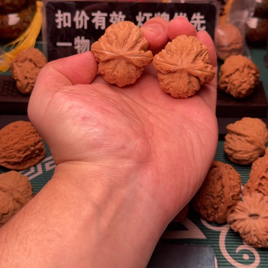 一***葱吊坠文玩核桃红锦鲤