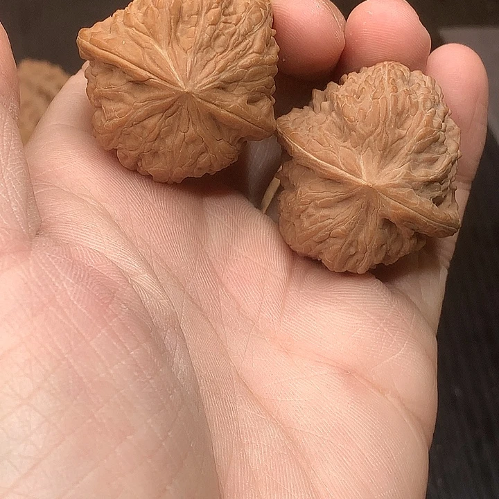 文玩核桃吊坠平谷凹底