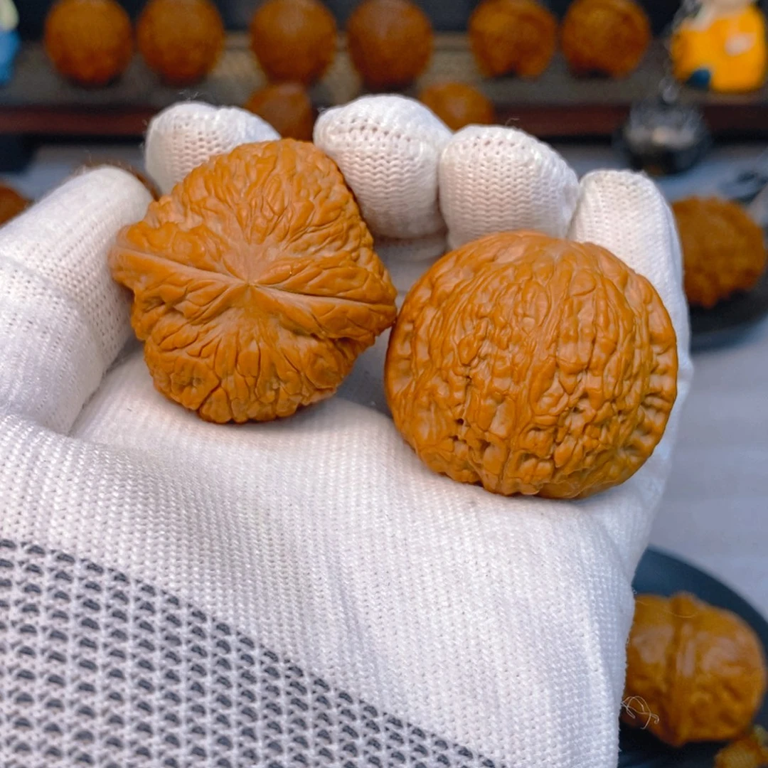 文玩核桃吊坠天花板 球形 玉尊