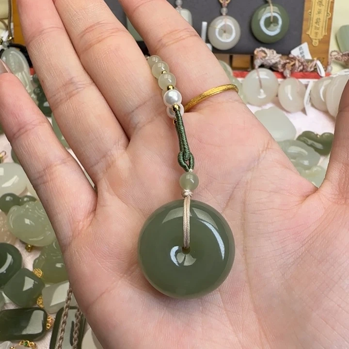 爆***品和田玉未镶嵌颈饰