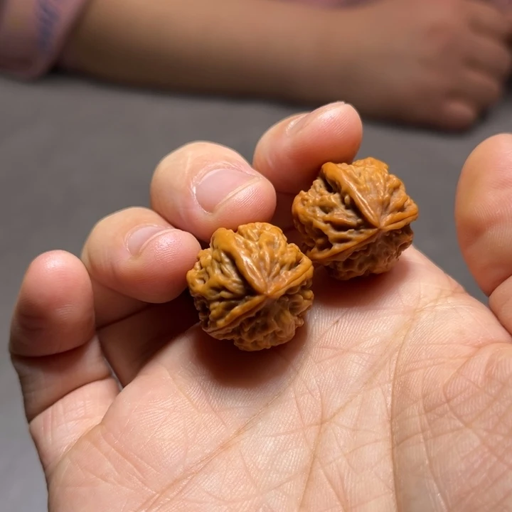 文玩核桃把件三棱8602