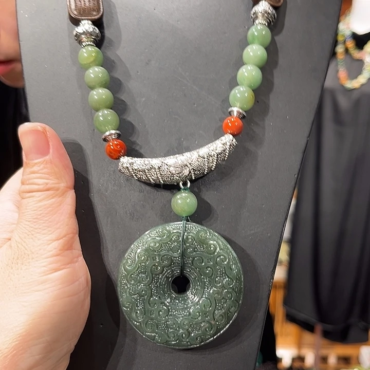 颈饰未镶嵌和田玉