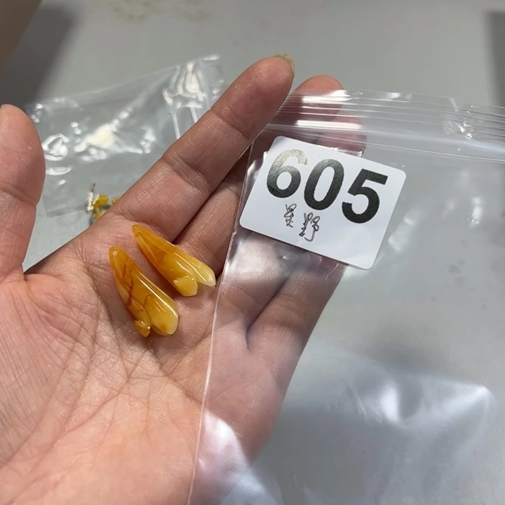 蛇纹石玉耳饰未镶嵌星*