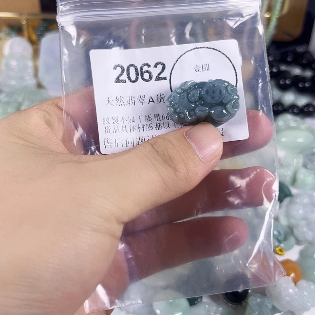 翡翠未镶嵌颈饰hhh