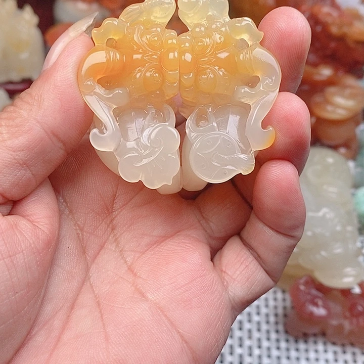 石英质玉（黄龙玉）颈饰未镶嵌M****可