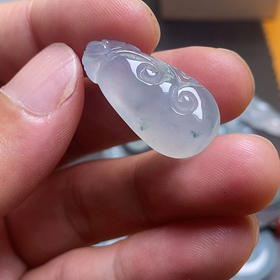翡翠未镶嵌吊坠(赠链)