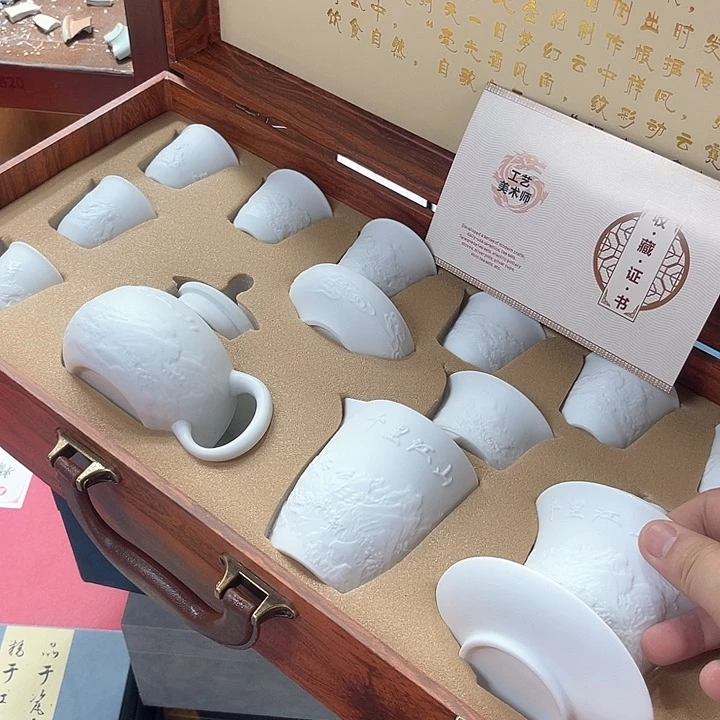 孤品茶具套装等。