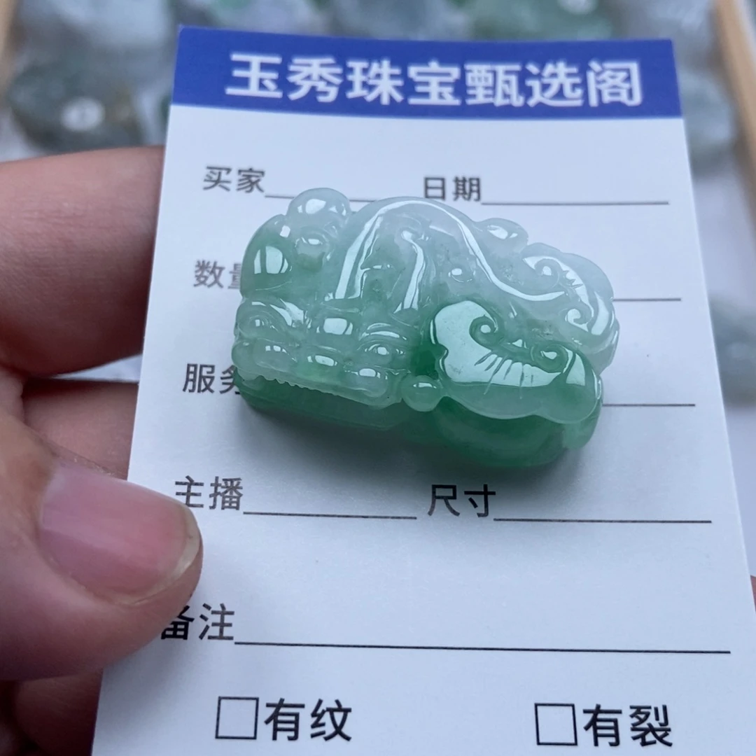 美***姐翡翠未镶嵌颈饰霸王