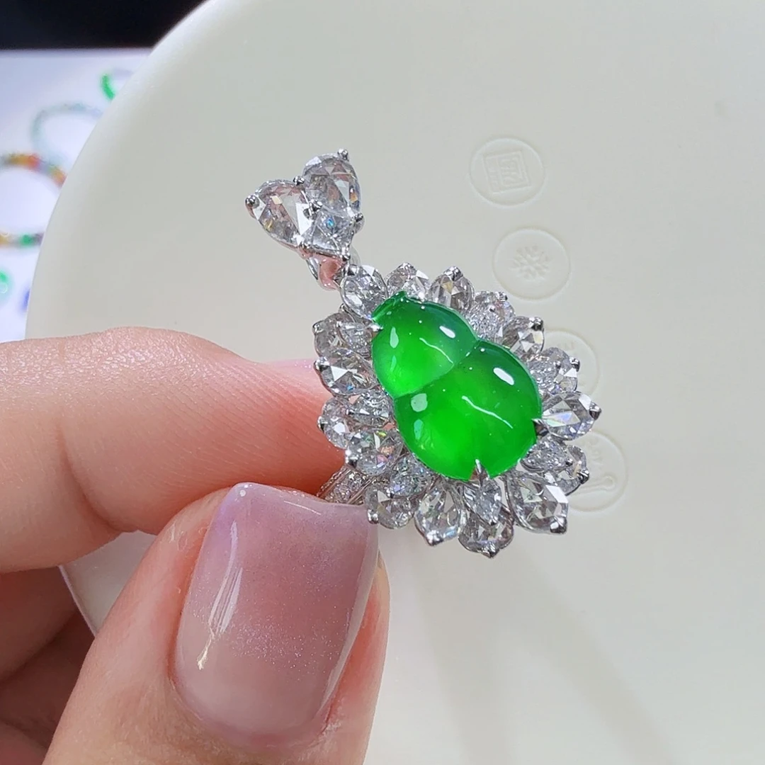 快***猪翡翠18K金镶嵌颈饰两用款