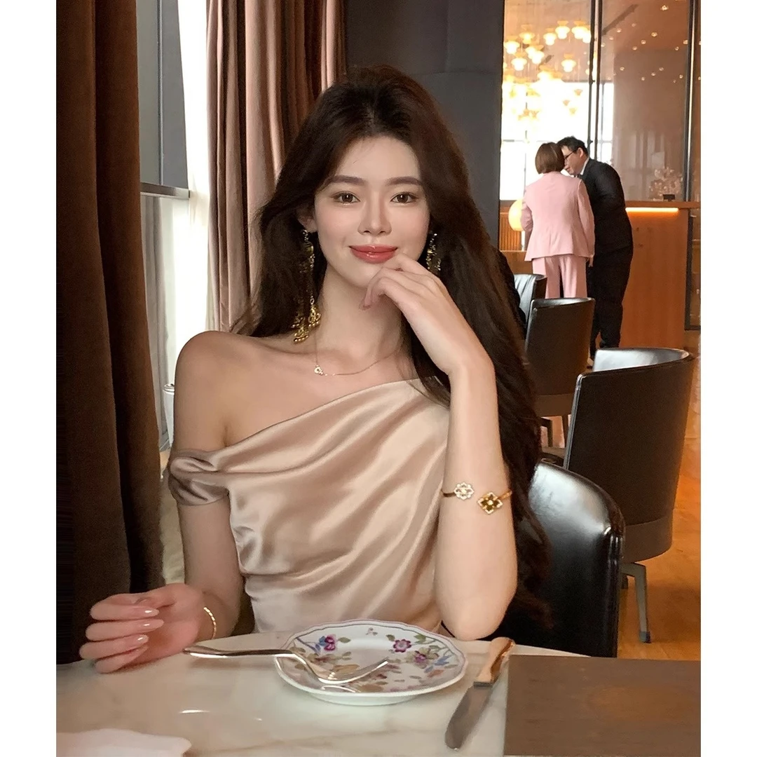 从一【比弗利2.0】轻奢荡领气质高级感连衣裙收腰显瘦包臀裙时刻