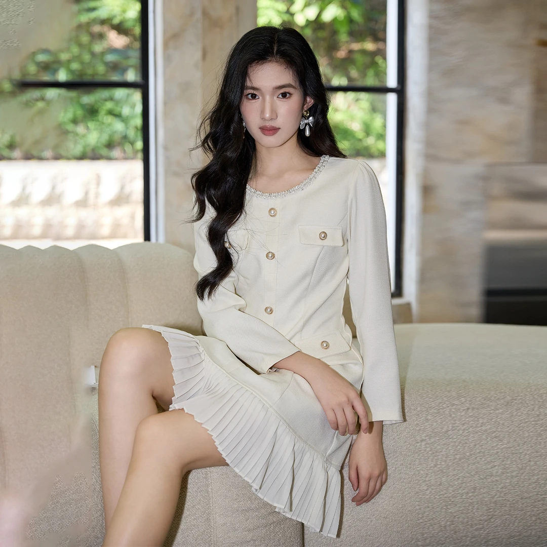 奢姿大码女装2025秋季新款显瘦时尚小香风减龄钉珠百褶拼接连衣裙