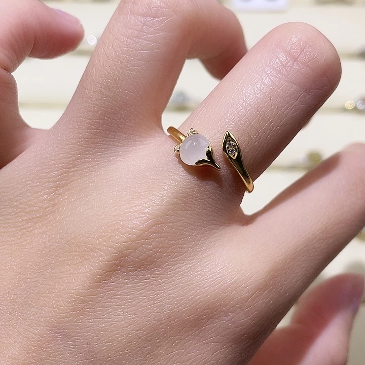 颈饰未镶嵌翡翠戒指