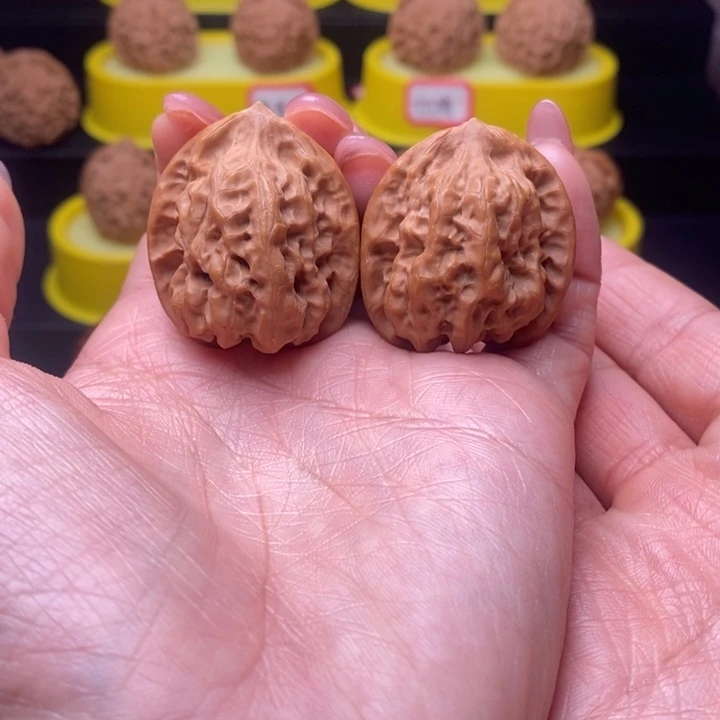 文玩核桃吊坠磐石