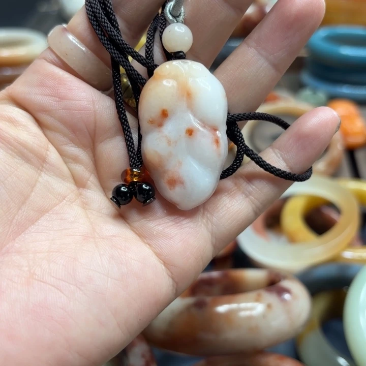 石英岩玉合金颈饰