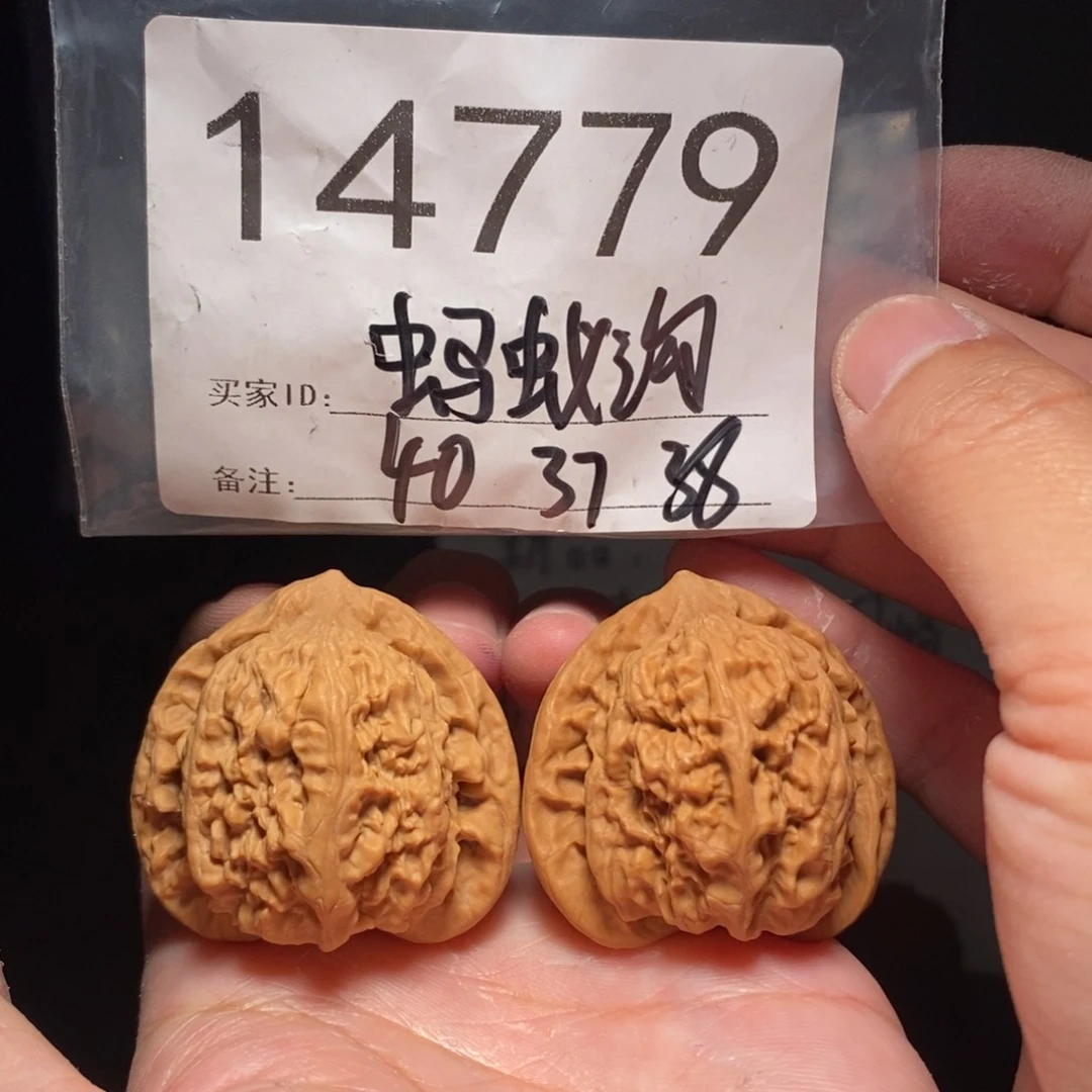 文玩核桃把件真**洲文玩核桃把件