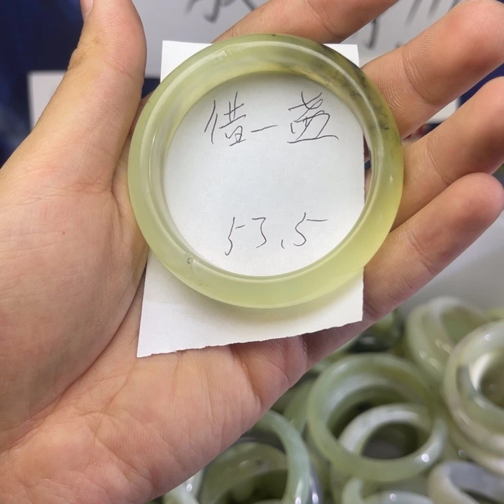 蛇纹石玉手镯未镶嵌?****我