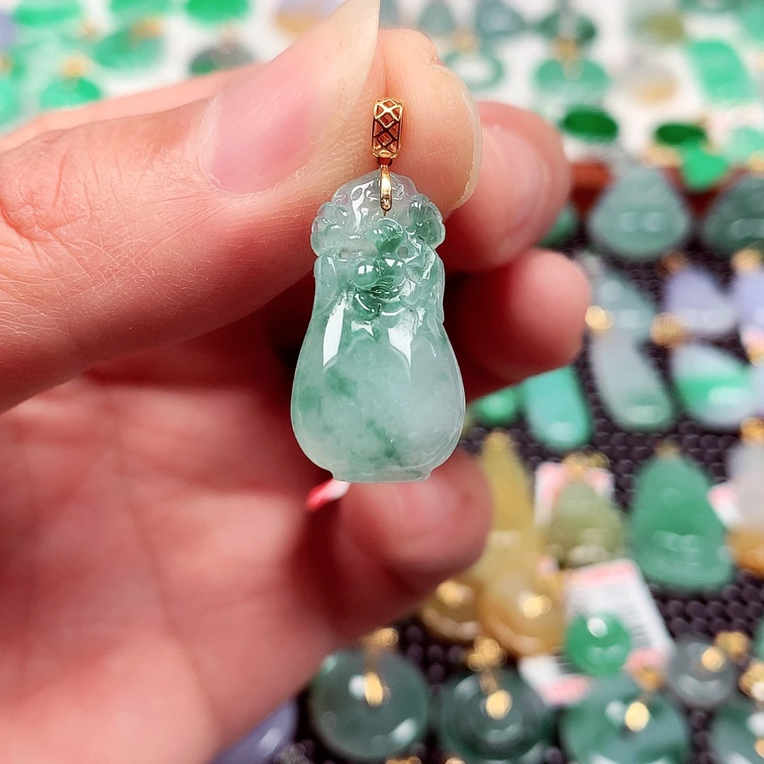 翡翠18K金镶嵌颈饰