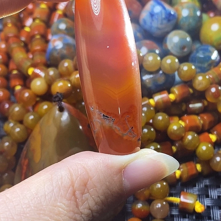 秦***z玛瑙/玉髓未镶嵌颈饰