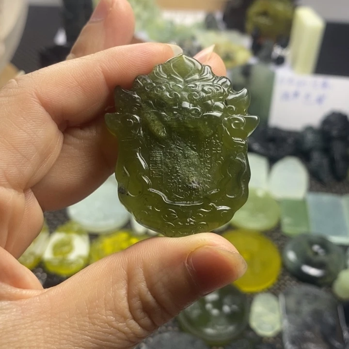 合金蛇纹石玉颈饰