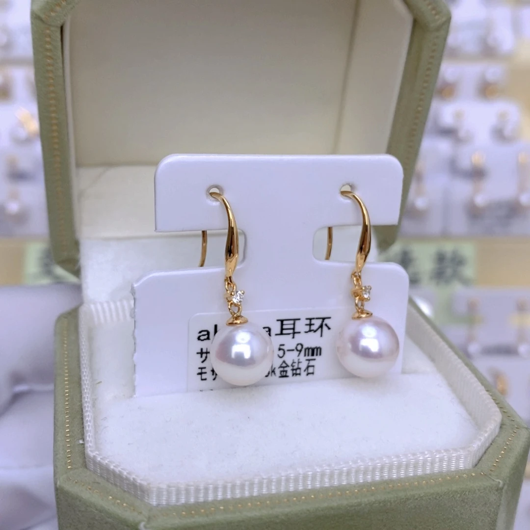 18K金镶嵌海水珍珠耳饰