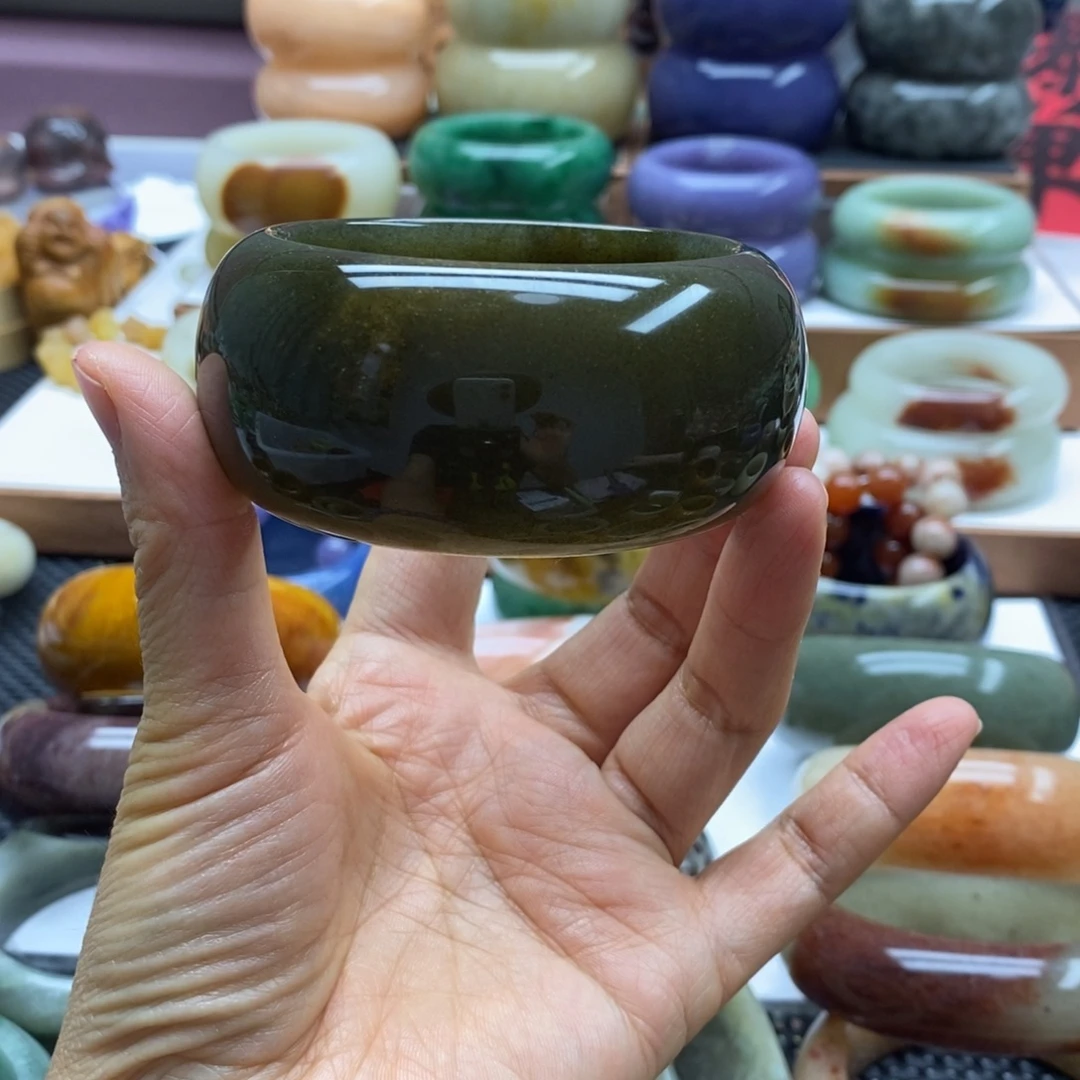 穿****未镶嵌手镯石英岩玉