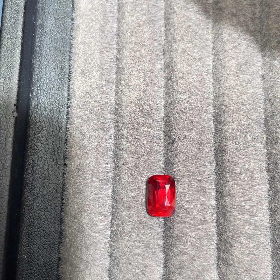 尖晶石裸石2.52ct火莲花马亨盖吉尔德