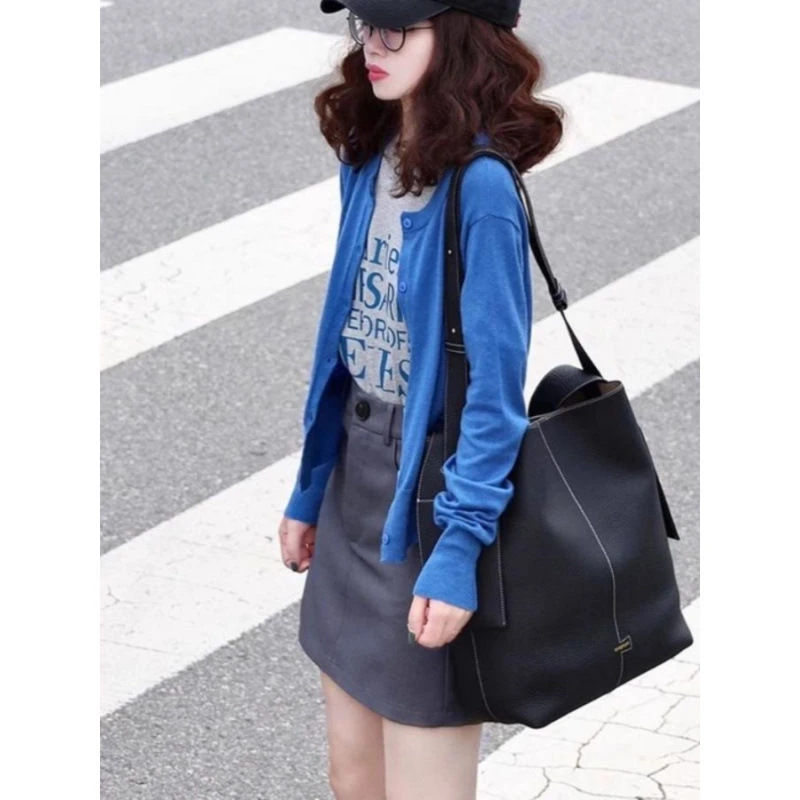 克莱因蓝显白短款圆领针织开衫女春季小个子慵懒软糯毛衣外搭上衣