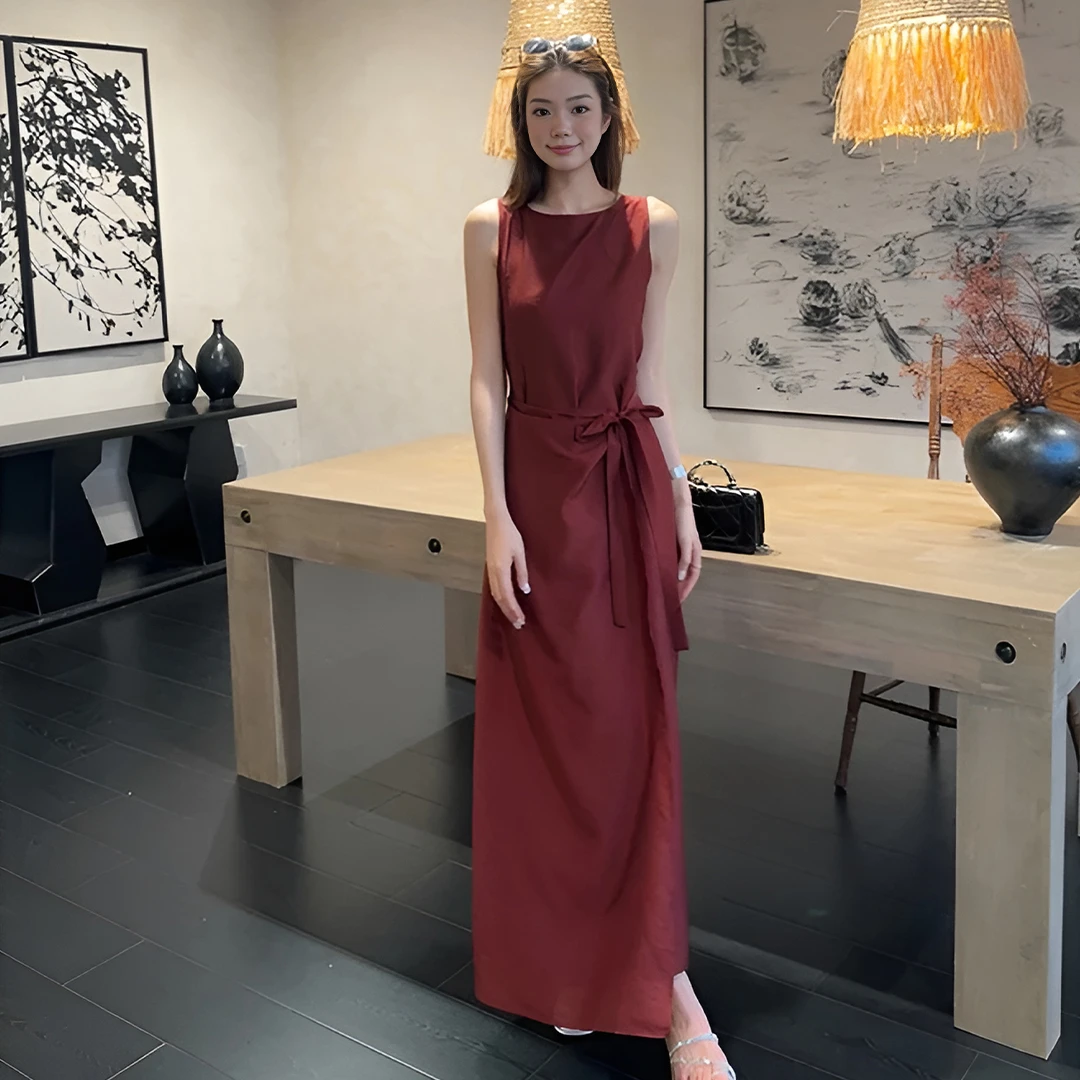 轻奢风系带无袖圆领连衣裙女2025夏季新款高级感收腰显瘦背心长裙