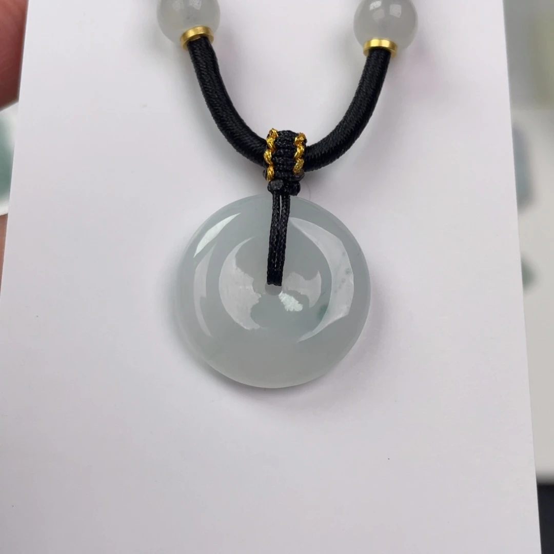 翡翠未镶嵌颈饰平安扣