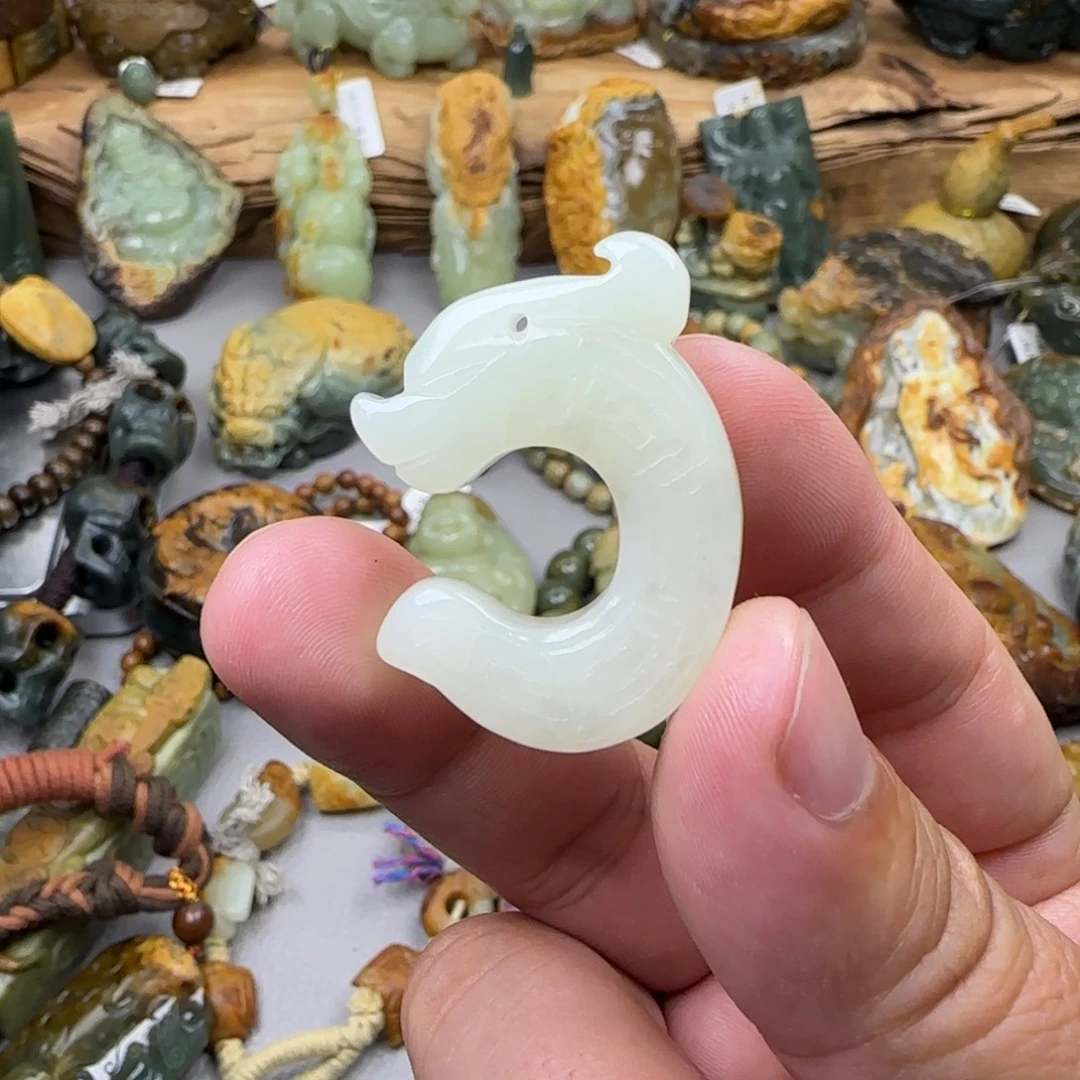 岫岩老玉（透闪石质玉）未镶嵌珠宝奇石