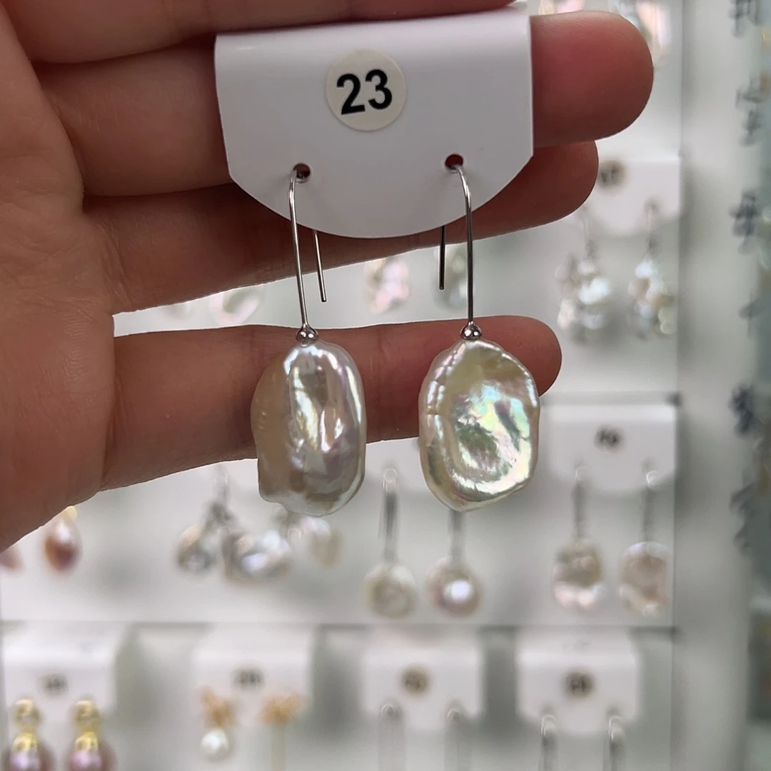 木***i非金属巴洛克花瓣耳饰