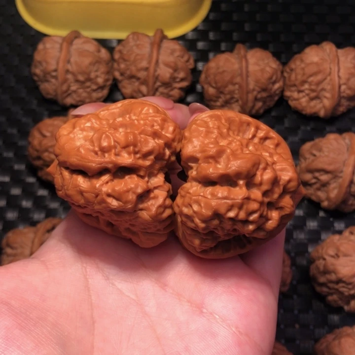 把件文玩核桃45边51肚三角箭毒蛙